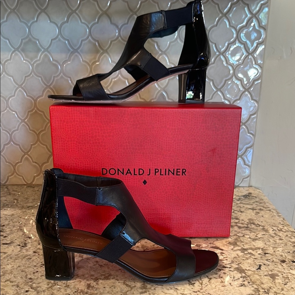 Donald J. Pliner Black Heels Classic Design